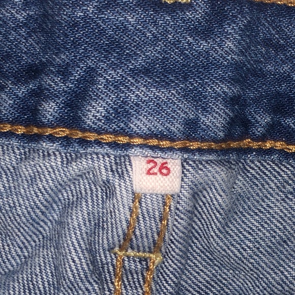 ⭐️Levi’s Distressed Boyfriend Jeans⭐️ - Picture 4 of 4